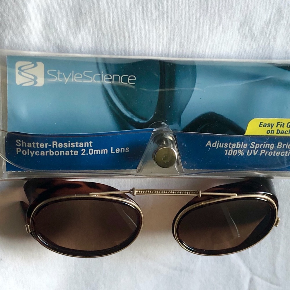 NWT CLIP ON SUNGLASSES WITH POLYCARBONATE BROWN TINT LENS  TORTOISE SHELL FRAME